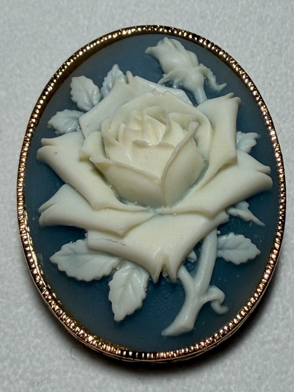 Vintage Nina Ricci for Avon NR Blue White Rose Cameo Brooch Pin Gold Tone
